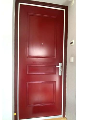 Bloc porte blindée d'appartement FICHET FOXEO HIS - tôle laquée de couleur rouge pourpre RAL 3004 - modèle 1