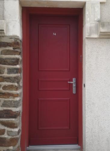 Porte blindée de maison FICHET STYLEA S - laquée rouge RAL 3004 - modèle N