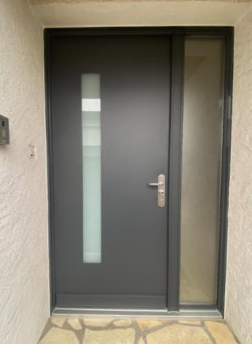 Porte blindée de maison FICHET STYLEA SL Tierce -laquée gris RAL 7016 - avec vantail vitré Opale
